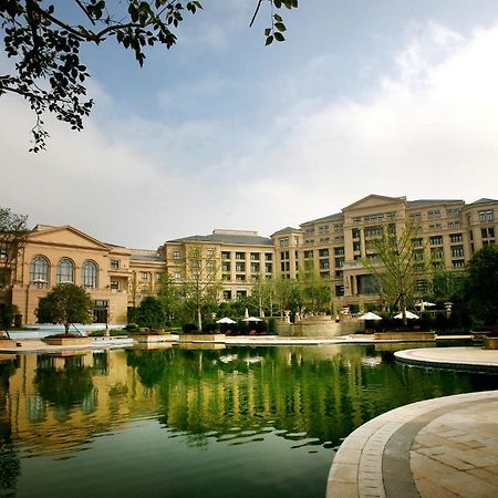 Landison Green Town Hotel Xinchang Bagian luar foto
