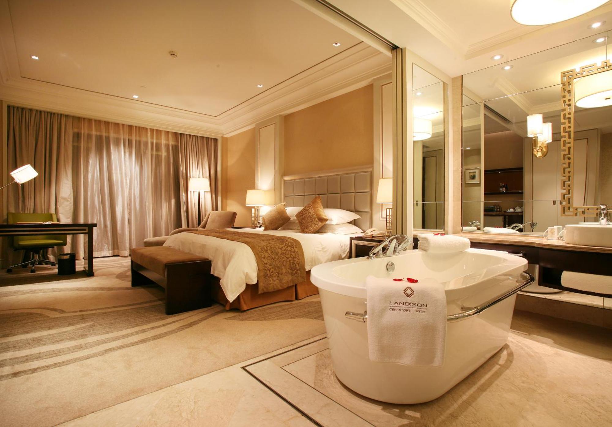 Landison Green Town Hotel Xinchang Bagian luar foto