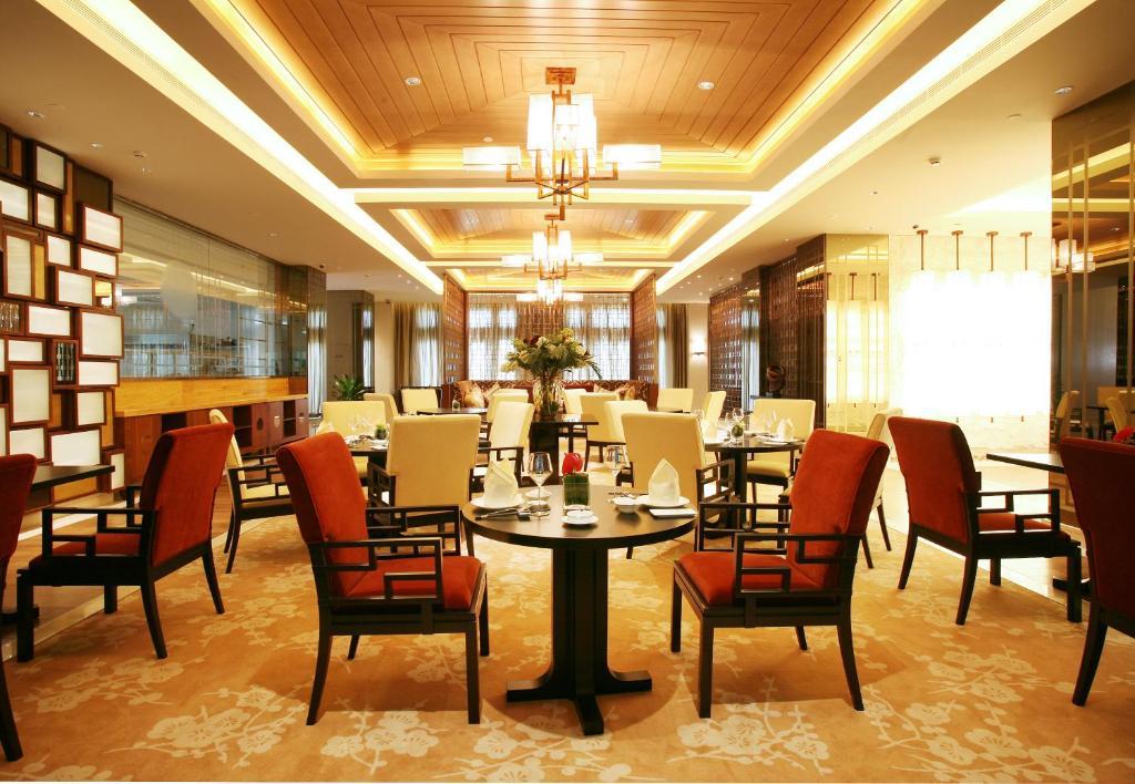 Landison Green Town Hotel Xinchang Bagian luar foto