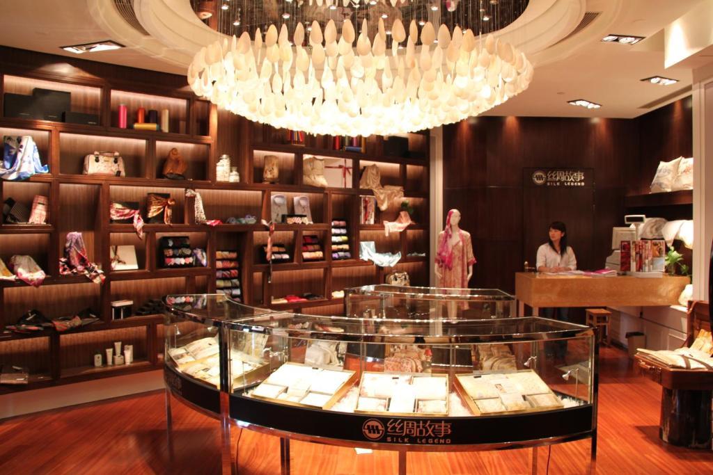 Landison Green Town Hotel Xinchang Bagian luar foto