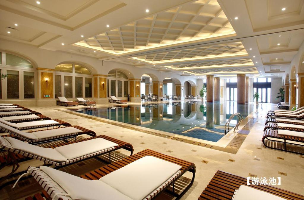 Landison Green Town Hotel Xinchang Bagian luar foto
